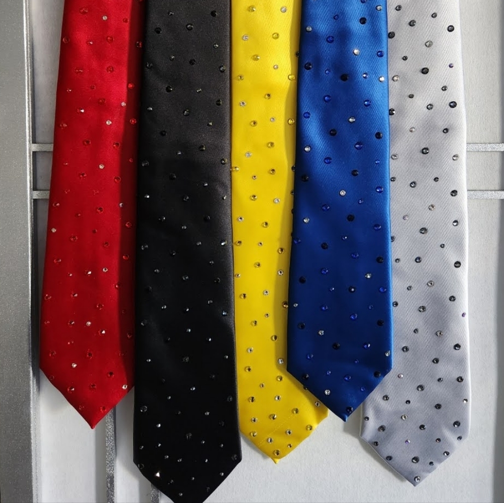 Pink Swarovski Rhinestone Tie - Picture 5 of 6